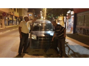 3. Kattan Park Halindeki Aracın Üzerine Düşen Çocuk Yaralandı