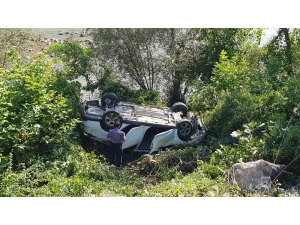 Dönüş Yapan Otomobile Çarpıp, Şarampole Yuvarlandılar: 7 Yaralı