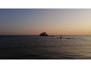 Bozcaada Açıklarında Su Alan Gemi Karaya Oturdu