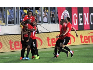 Süper Lig: Gençlerbirliği: 1 - Medipol Başakşehir: 0 (İlk Yarı)