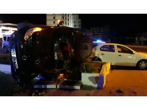 Göçmenleri Taşıyan Araç Düğün Salonu Otoparkına Girdi: 14 Yaralı