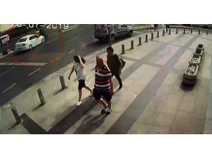 İstanbul’da Motosikletlinin Metrelerce Sürüklendiği Kaza Kamerada