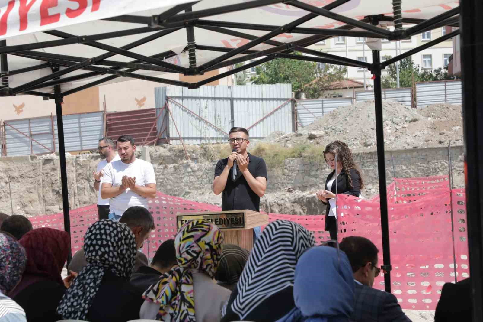 vali-isin-dan-9-yil-sonra-karsilastigi-eski-askere-o-duayi-yeniden-et