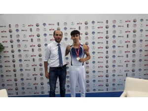 Hasan Bulut Mersin’de Kürsüye Çıktı