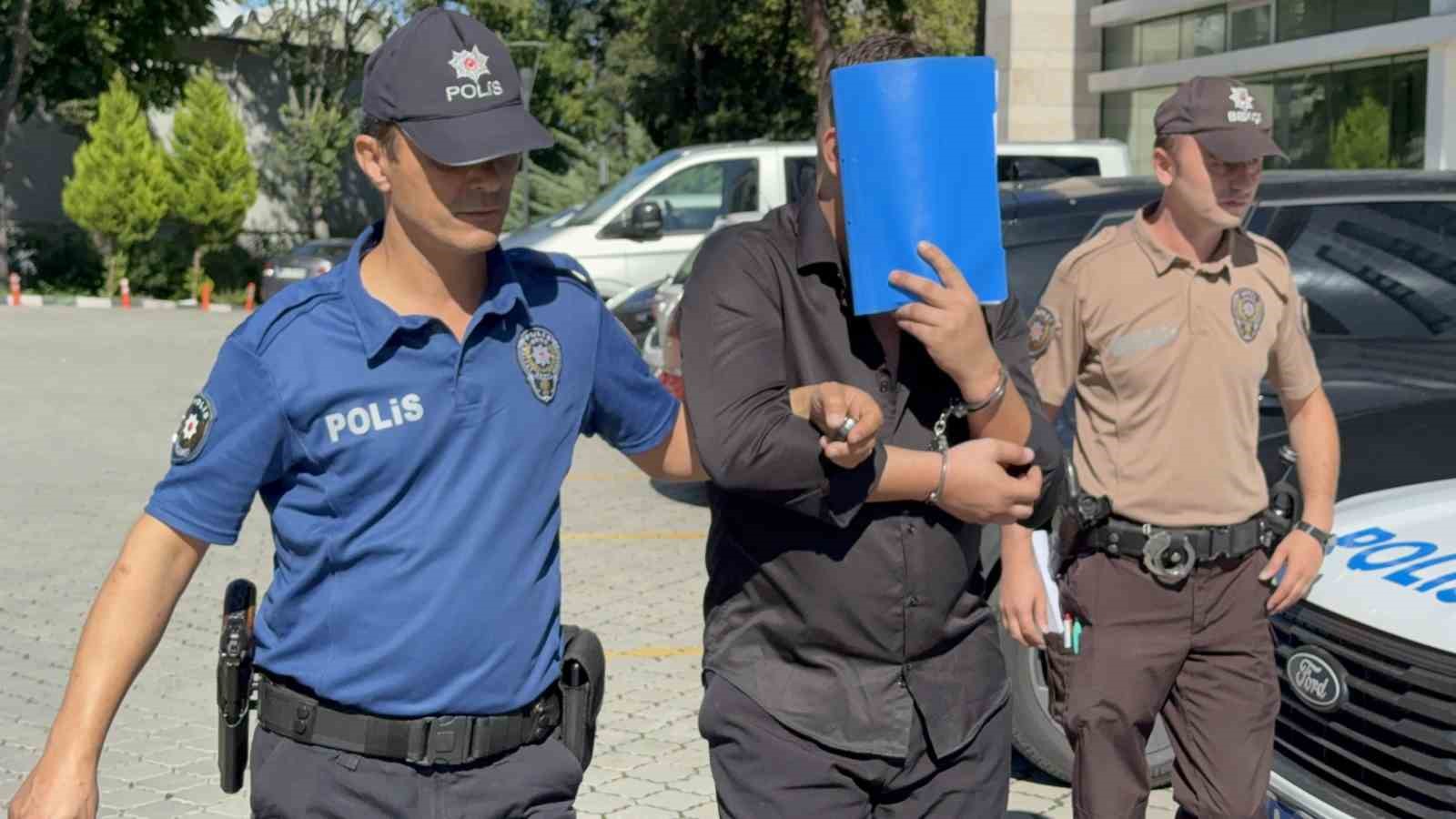 hastanede-dehset-hasta-yakininin-su-isiticisiyla-saldirdigi-rontgen-teknisyeninin-omzu-kirildi