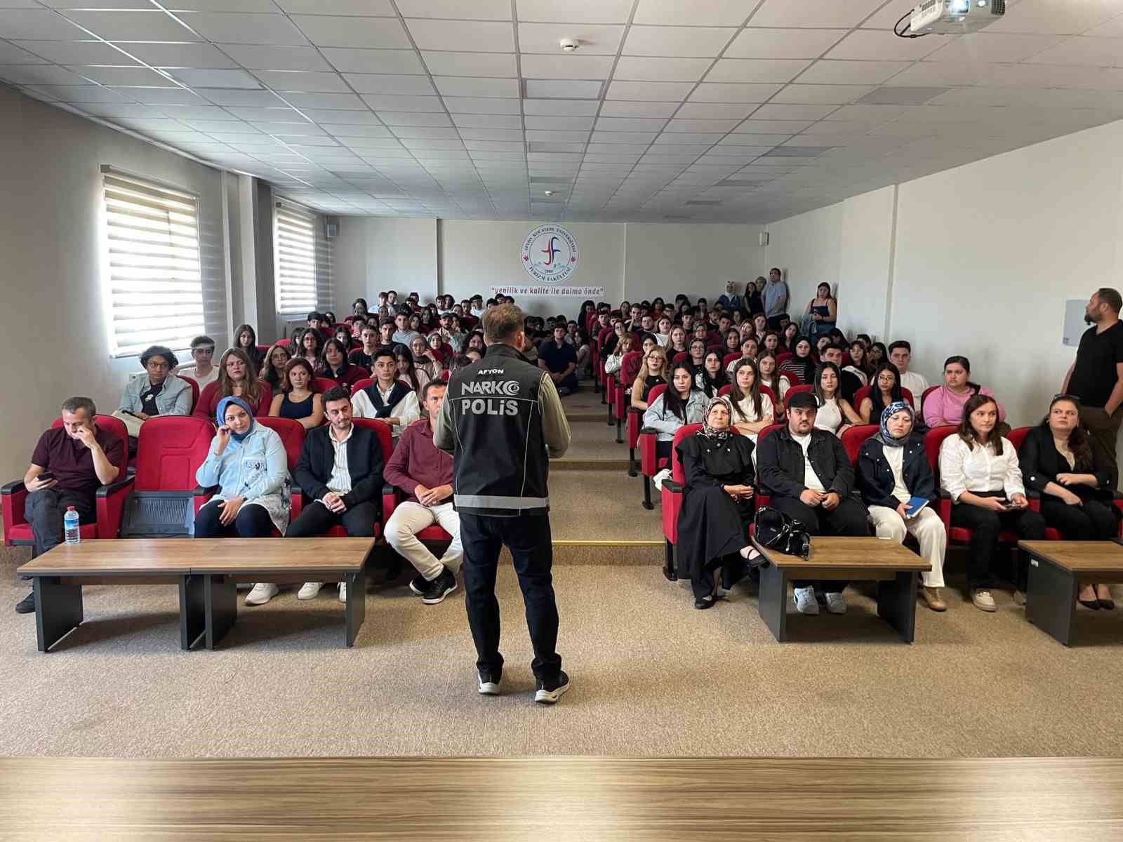 afyonkarahisar-da-universite-ogrencilerine-narko-genclik-egitimi