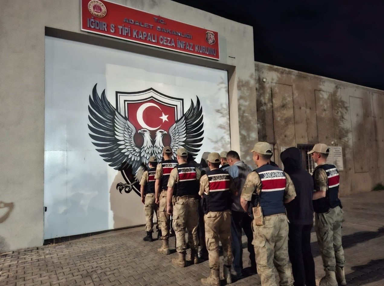 igdir-da-11-duzensiz-gocmen-ve-5-organizator-yakalandi