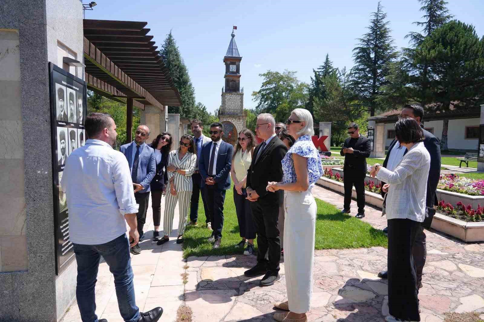 kurumlar-arasi-is-birligini-guclendiren-ziyaret