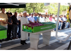 Kayseri’deki Kazada Hayatını Kaybeden 3 Kişi Toprağa Verildi