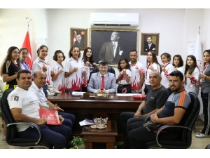 Şampiyonlardan İl Müdürü Fillikçioğlu’na Ziyaret