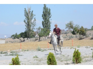 Atlı Okçuluk Zafer Kupası Yapıldı