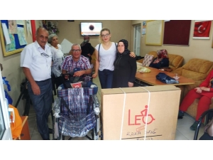 Mavi Kapaklar Tekerlekli Sandalyeye Dönüştü