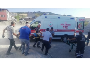 Taş Öğütme Makinesine Düşen İşçiler Yaralandı