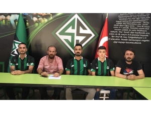 Sakaryaspor 18 Futbolcuyu Kadrosuna Kattı