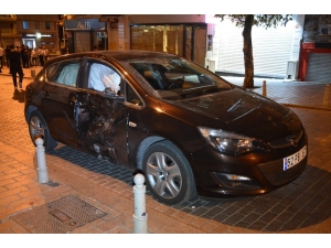 Fatih’te Motosiklet İle Otomobil Çarpıştı, 1 Kişi Öldü, 1 Kişi Ağır Yaralandı