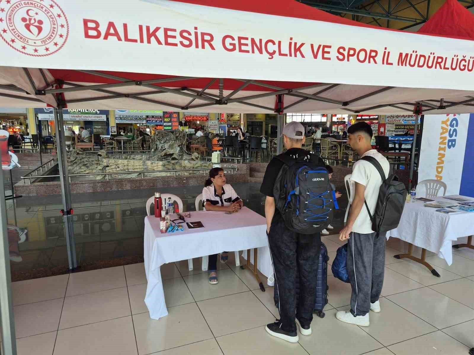 balikesir-de-universite-ogrencileri-terminalde-karsilandi
