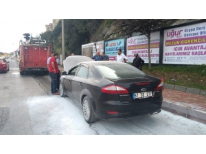 Seyir Halindeki Otomobilin Motor Kısmında Yangın Çıktı