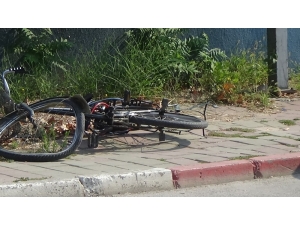 Bisiklet Sürücüsü Ölümden Döndü