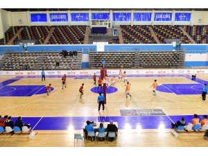 Büyükşehir Voleybol Takımı Hazırlıklarına Başladı