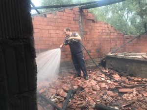 Çocuğunu Göremeyen Baba Ağılı Ateşe Verdi