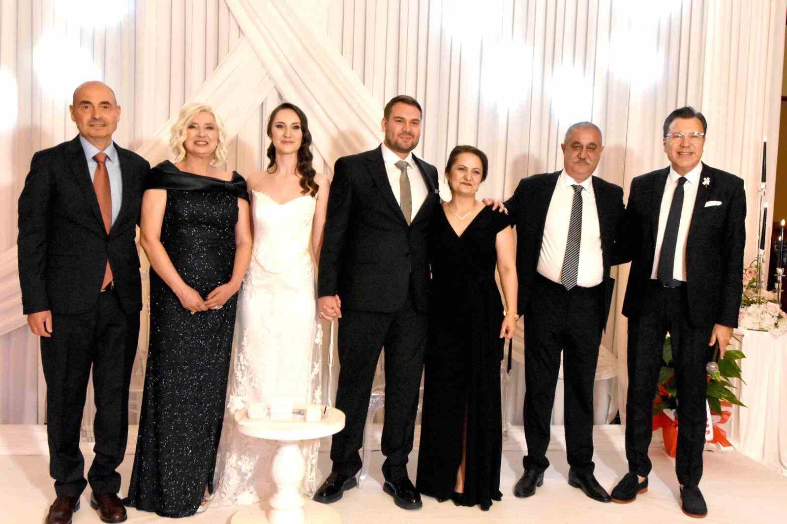 ozyapar-ve-handir-ailelerinin-mutlu-gunu