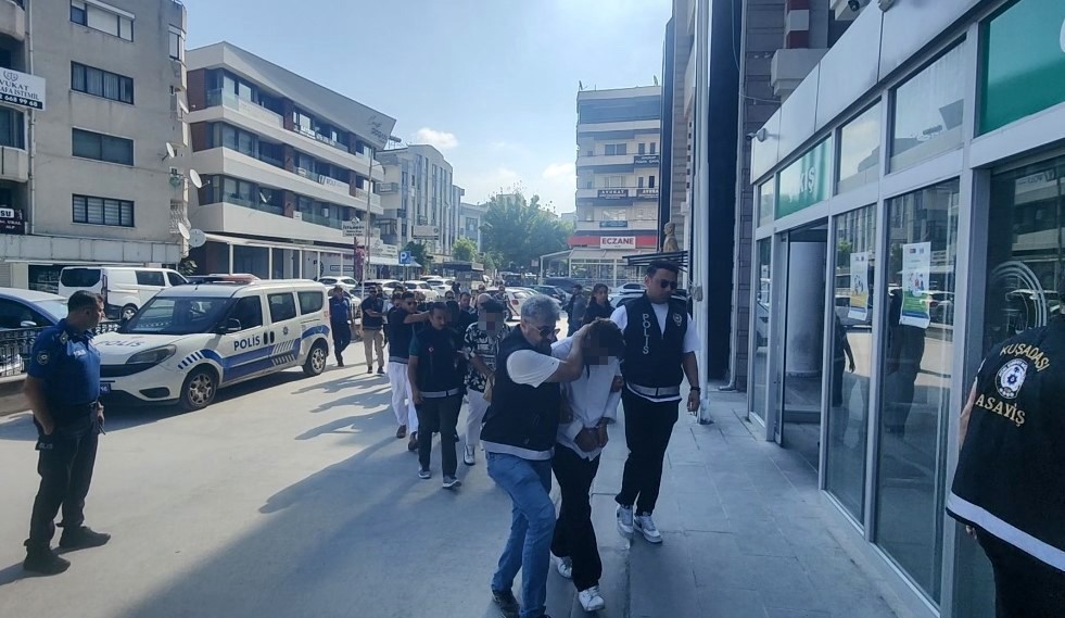 silahla-vurduklari-adami-darbederek-oldurduler-cinayet-ani-kamerada