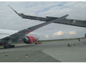 Moskova’da 2 Uçağın Kanatları Birbirine Çarptı