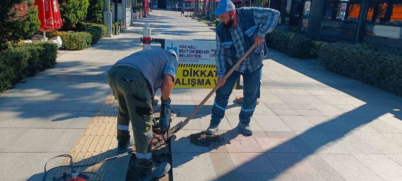izmit-te-yuruyus-yollari-ve-kaldirimlar-onariliyor