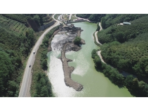 Bu Gölden Ayda Yaklaşık 600 Kamyon Balçık Çıkarılıyor