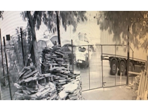 Esenyurt Tem Bağlantı Yolunu Kilitleyen Kaza Kamerada