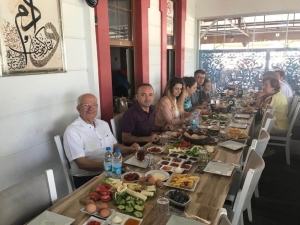 Burhaniye’de Eğitime Destek ‘Kahvaltısı