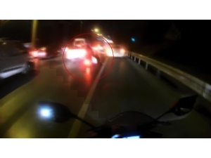 Motosikletle Şov Yapan Gencin “Yanlama” Kazası Kamerada