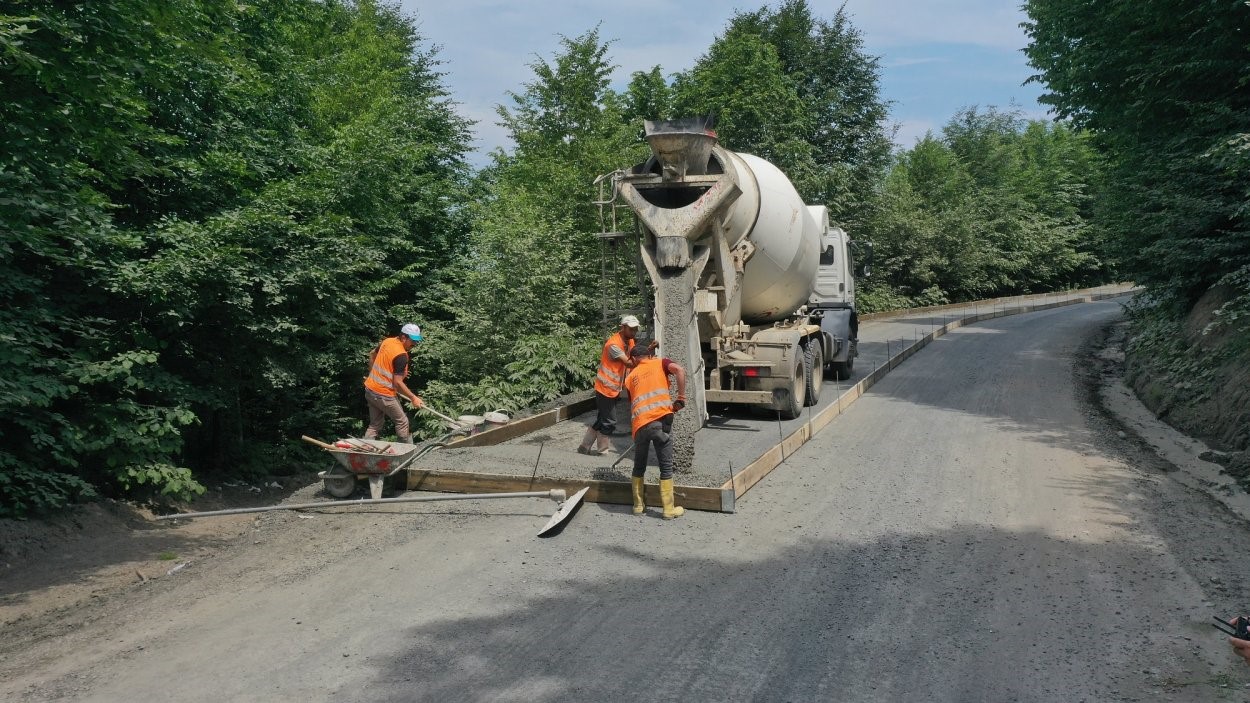 ordu-da-3-ilceye-hizmet-verecek-grup-yolunda-beton-yol-calismasi-basladi