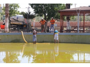 Mesire Alanındaki Su Havuzu Temizleniyor