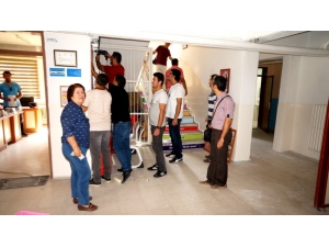 Okula Kadın Müdürün Eli Değdi