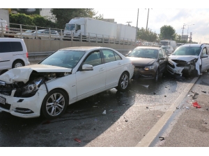 Kocaeli’de 7 Aracın Karıştığı Zincirleme Kazada Trafik Felç Oldu