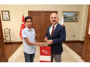 Vali Varol Başarılı Öğrencileri Ödüllendirdi