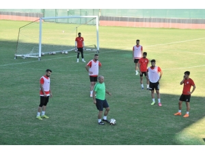 Karaköprü Belediyespor Hazırlıklarını Sürdürüyor