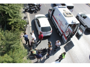 Karayolunda Kapıyı Açan Sürücü Yüzünden Trafik Polisi Canından Oluyordu