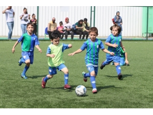 Yeşil Mavili Minikler Sahaya Çıktı