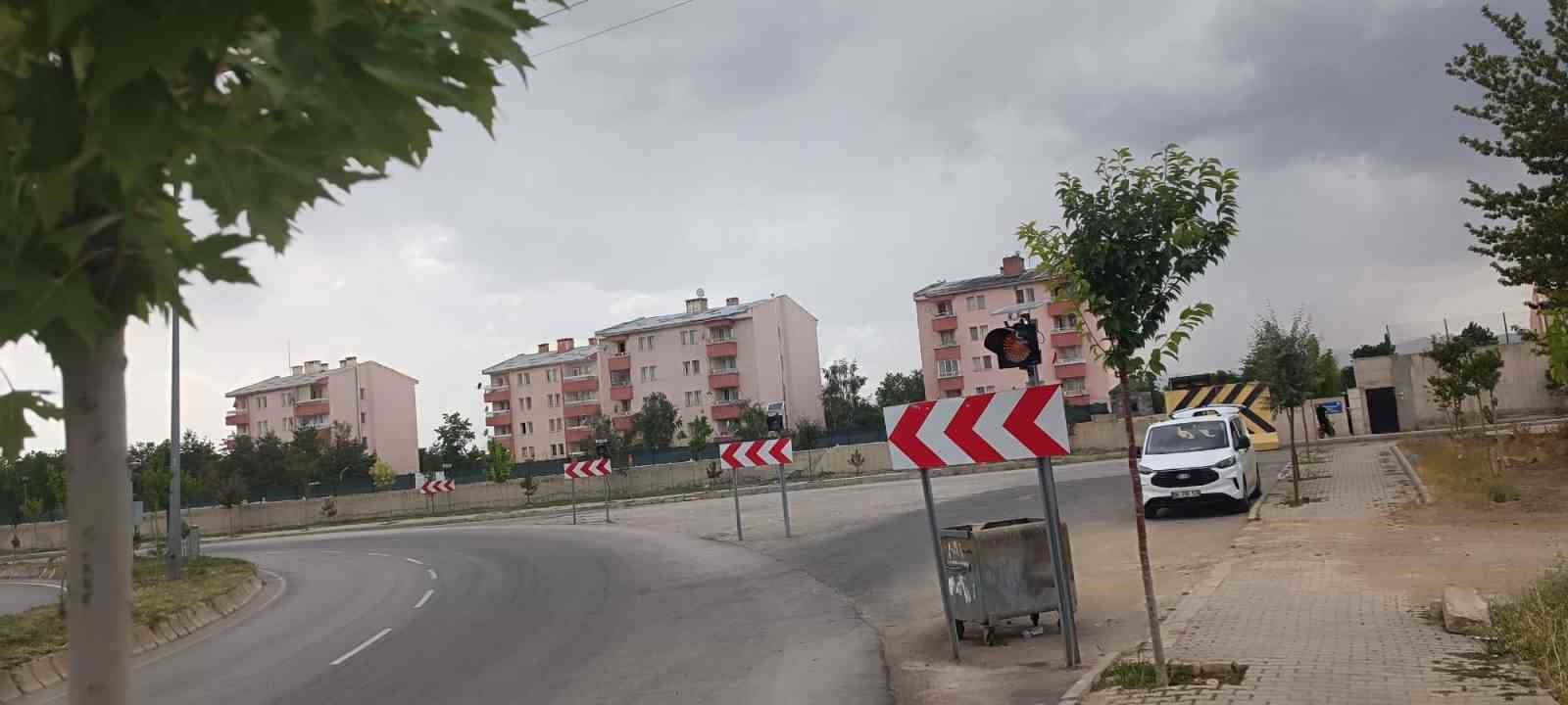 patnos-ta-trafik-guvenligi-icin-kavsaklarda-tedbirler-artiriliyor