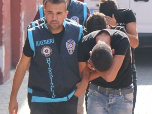 Akü Hırsızları Yakalandı