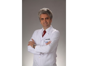 Doç. Dr. Akbaş: "Estetik Ameliyatlar Aile Bütünlüğüne De Katkı Sağlıyor"