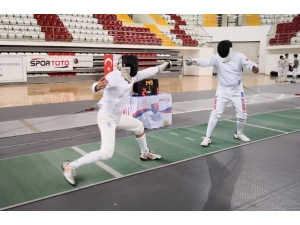 Eskrim Şampiyonası Tam Gaz