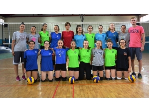 Yunusemre Voleybolda Yeni Sezon Çalışmalarına Başladı