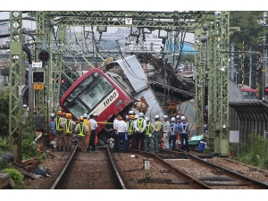 Trenle Çarpışan Kamyonun Şoförü Hayatını Kaybetti