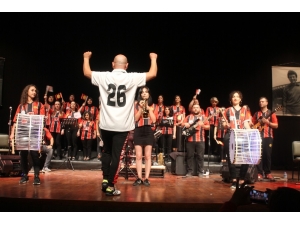 Kadın Çalışanlardan “Eskişehirspor Marşları” Konseri