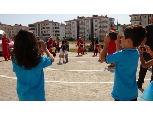 Birinci Sınıf Öğrencileri, Şehir Turu Ve Mehteranla Okula "Merhaba" Dedi