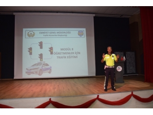 Öğretmenlere Trafik Eğitimi Verildi