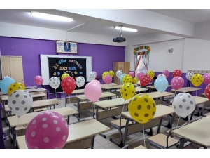 Öğretmenlerden Öğrencilere İlk Gün Sürprizi